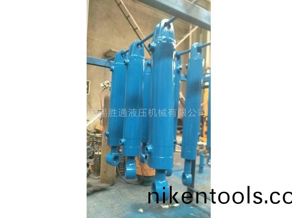 耳(er)環(huan)油缸(gang)